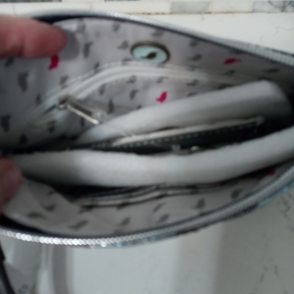 Sakroots Spirit Desert Artist Circle blue gray w power bank Zip top wristlet - Picture 8 of 11